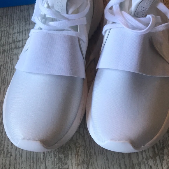 Adidas Boost Style Women’s Sneaker - Picture 3 of 8